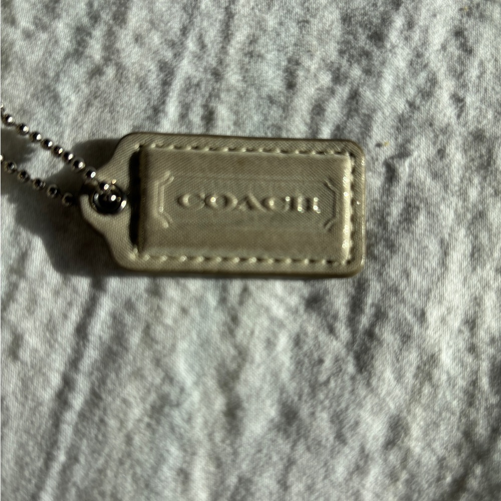Coach Poppy Champagne Gold Leather Crossbody Bag with Charm and Hang Tag - Picture 5 of 10